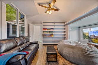 52 Pavilion Rd in Suffern, NY - Building Photo - Building Photo