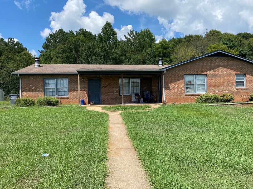 1270 Aiken Rd in Bogart, GA - Building Photo