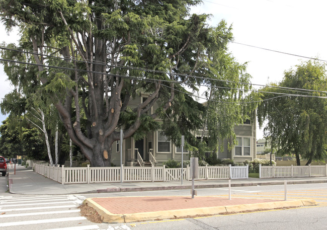 230 Laurel St in Santa Cruz, CA - Foto de edificio - Building Photo