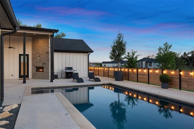 325 Stockman Dr in Dripping Springs, TX - Building Photo - Building Photo