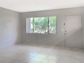 37219 Melrose Dr in Cathedral City, CA - Foto de edificio - Building Photo