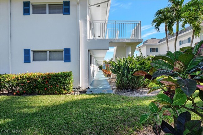 750 Mooring Line Dr in Naples, FL - Building Photo - Building Photo