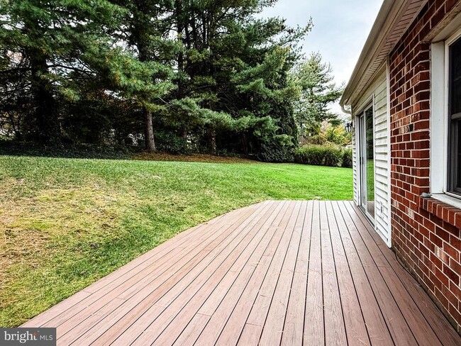 112 Llandovery Dr