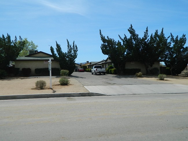 21469 Bear Valley Outer Hwy in Apple Valley, CA - Building Photo - Building Photo