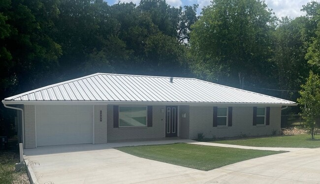 property at 1409 N Blair St
