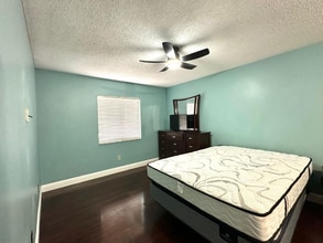 106 Coralwood Cir in Kissimmee, FL - Foto de edificio - Building Photo