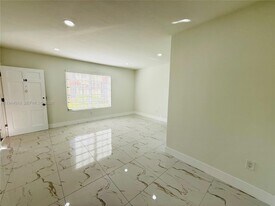 617 SW 11th St, Unit 14 in Miami, FL - Building Photo