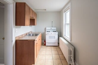 1327 1st St in Rensselaer, NY - Building Photo - Building Photo