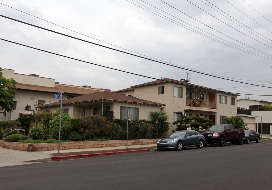 1756 Brockton Ave in Los Angeles, CA - Foto de edificio