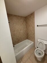 2400 Feather Sound Dr, Unit 1412 in Clearwater, FL - Foto de edificio - Building Photo