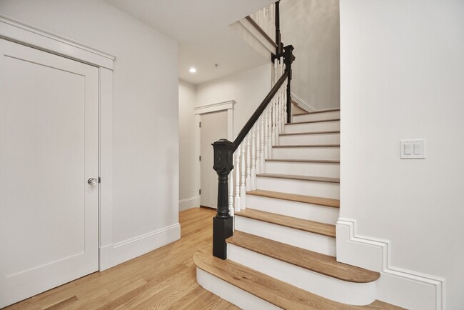30 E Main St