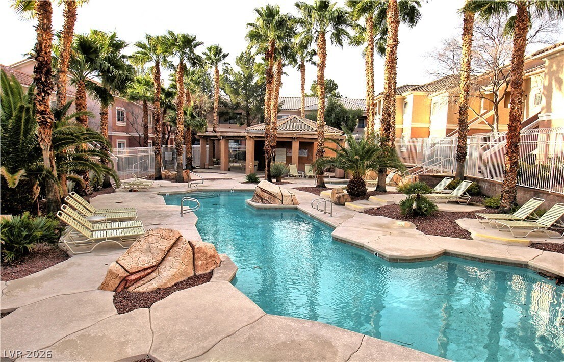 401 Pine Haven St in Las Vegas, NV - Foto de edificio