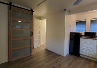 2477 E Manoa Rd in Honolulu, HI - Building Photo - Building Photo