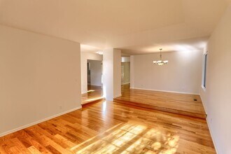 2644 Glenbriar Dr in Saratoga, CA - Building Photo - Building Photo