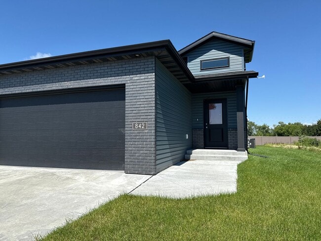 property at 842 1st Ave N