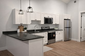 241 W 6th St in Lowell, MA - Foto de edificio - Building Photo