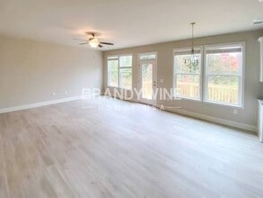 1116 E Shoreview Rd in Mcdonough, GA - Foto de edificio - Building Photo