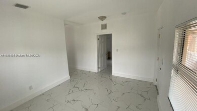 729 SW 3rd St in Miami, FL - Building Photo - Building Photo