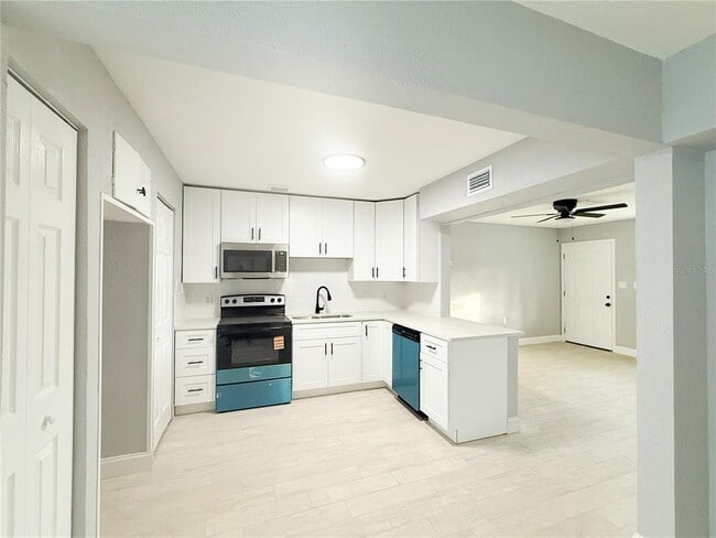 14000 Miramar Ave in Madeira Beach, FL - Building Photo - Building Photo