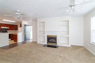 Basswood Apartment Homes in Florence, SC - Foto de edificio - Interior Photo