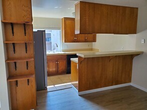 9568 Easter Way in San Diego, CA - Building Photo - Building Photo