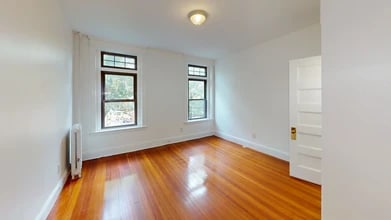 1805 Beacon St, Unit 2-B in Brookline, MA - Building Photo - Building Photo