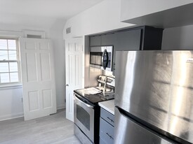 4453 N Marlborough Dr, Unit 4453 Luxury Unit in Shorewood, WI - Building Photo