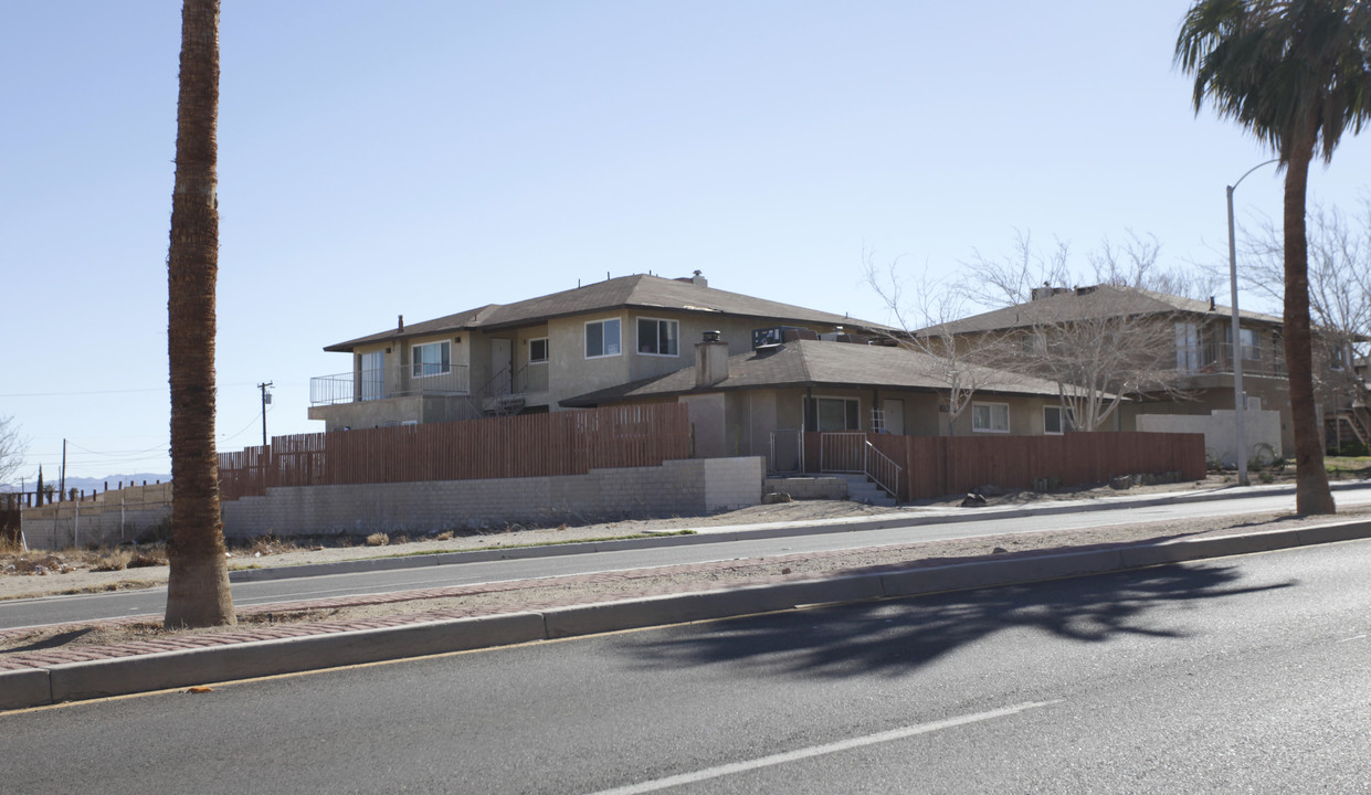 1251 Barstow Rd in Barstow, CA - Foto de edificio