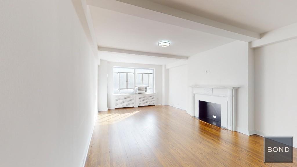 20 Fifth Avenue in New York, NY - Building Photo