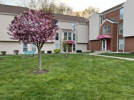 83 Heather Rdg, Unit 83 Heather Ridge in Shelton, CT - Building Photo