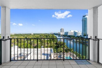 4101 Pine Tree Dr in Miami Beach, FL - Building Photo - Building Photo