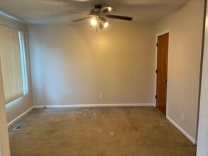 6192 Timberland Dr in Fayetteville, NC - Foto de edificio - Building Photo