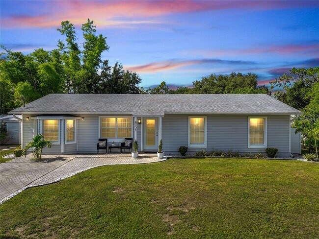 4754 Lake Shore Dr in St. Cloud, FL - Foto de edificio - Building Photo