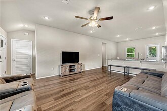 103 W Gillian Ave in Rogers, AR - Building Photo - Building Photo