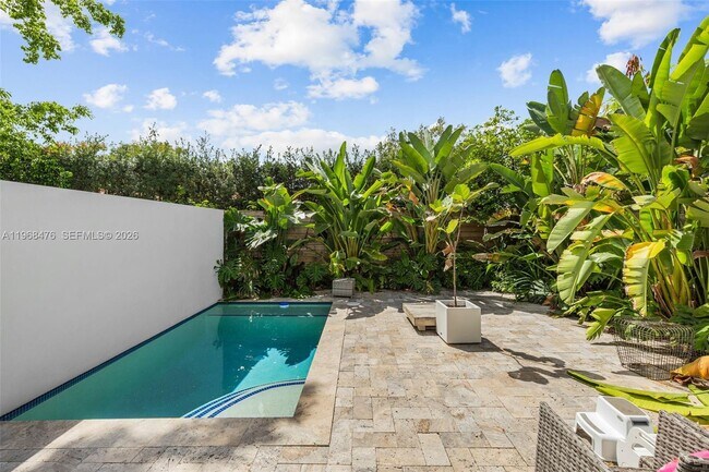 442 SW 15th Rd in Miami, FL - Building Photo - Building Photo