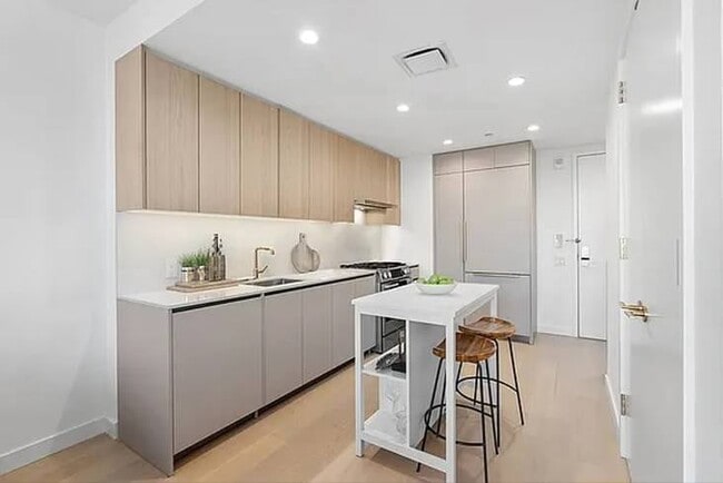 property at 3 Ct Square W