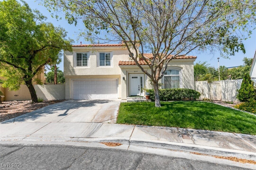 2113 Desert Pines St in Las Vegas, NV - Building Photo