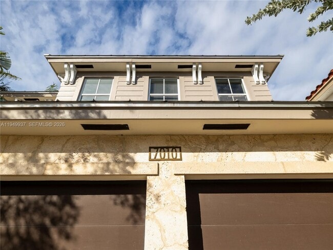 7010 NW 106th Ave in Doral, FL - Building Photo - Building Photo