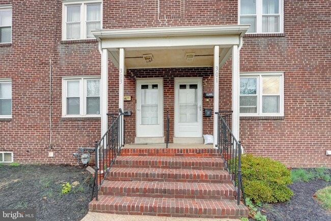 301 W 39th St, Unit 1