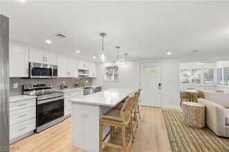 503 Broad Ave S in Naples, FL - Foto de edificio - Building Photo