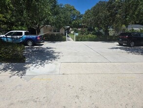1126 19th Ave N, Unit 1126 19th avenue N. Apt 2 in Lake Worth Beach, FL - Foto de edificio - Building Photo