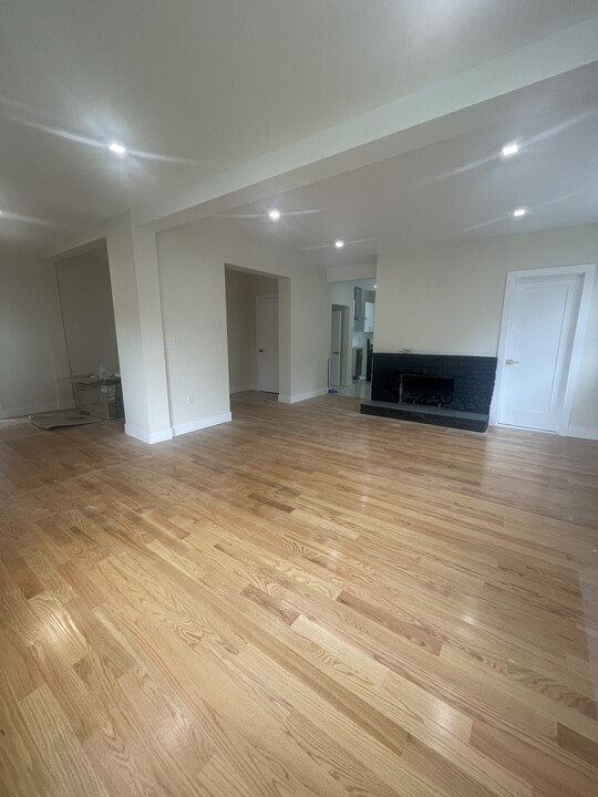 83 Norwood Ave, Unit 1 in Staten Island, NY - Building Photo