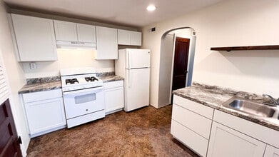 227 W Dunklin St in Jefferson City, MO - Building Photo - Building Photo