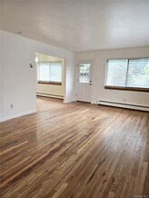 31 Hickory Rd in Port Washington, NY - Building Photo - Building Photo