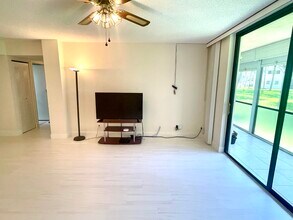 5130 Las Verdes Cir in Delray Beach, FL - Building Photo - Building Photo