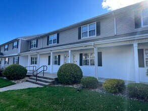 665 Center St in Ludlow, MA - Building Photo - Building Photo