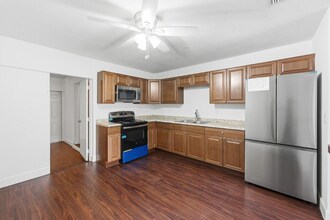 1008 W Powhatan Ave in Tampa, FL - Foto de edificio - Building Photo