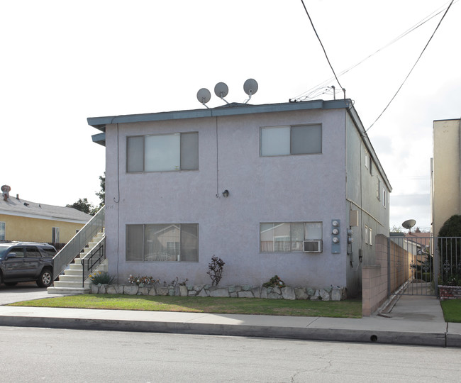 9716 Laurel St in Bellflower, CA - Foto de edificio - Building Photo