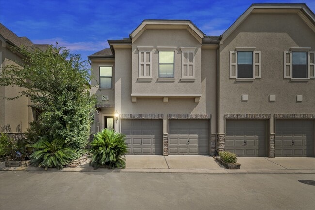 property at 2919 Royal Oaks Grove