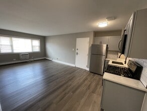 21 N Dryden Pl in Arlington Heights, IL - Building Photo - Building Photo